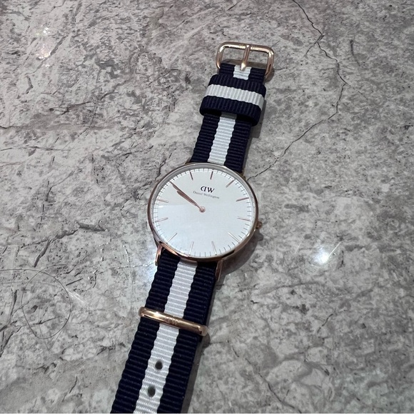 Daniel Wellington Classic Watch - Picture 2 of 4